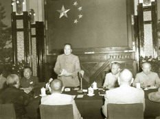 1954年6月11日，中华人民共和国宪法起草委员会在北京召开第七次全体会议。毛泽东在会上讲话。