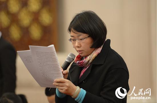 中国妇女报记者提问。赵恩泽摄。