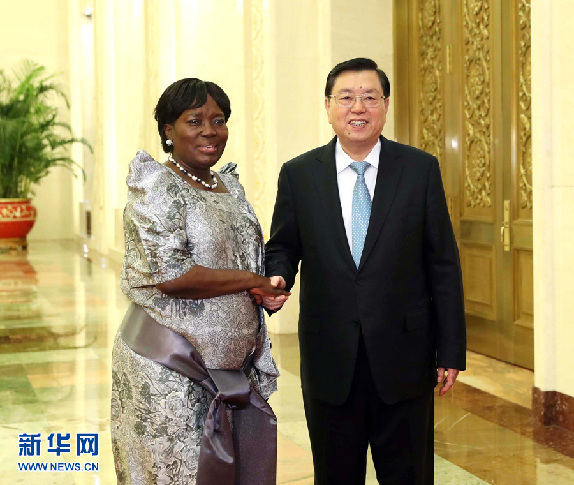 8月24日，全國人大常委會委員長張德江在北京人民大會堂與烏干達議長卡達加舉行會談。 新華社記者 劉衛兵 攝