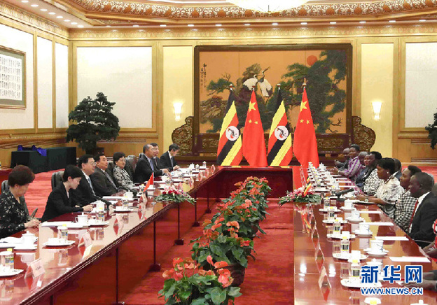 8月24日，全國人大常委會委員長張德江在北京人民大會堂與烏干達議長卡達加舉行會談。 新華社記者 劉衛兵 攝