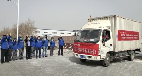 圖為3月10日，載著5噸新疆大米的車輛從阿拉爾啟程，運往萬裡之遙的武漢。